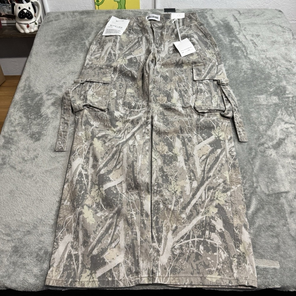 Disclosure NWT Women's Camo Cargo Pants Sz 29 Mid Rise Wide Leg Baggy Y2K